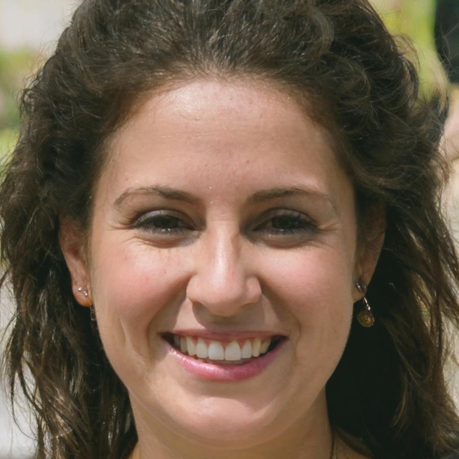 Dr. Sarah Brenner - Leitende Finanzstrategin